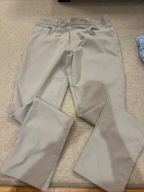 Peter Millar Men's khaki dress pants
Size: 36/34